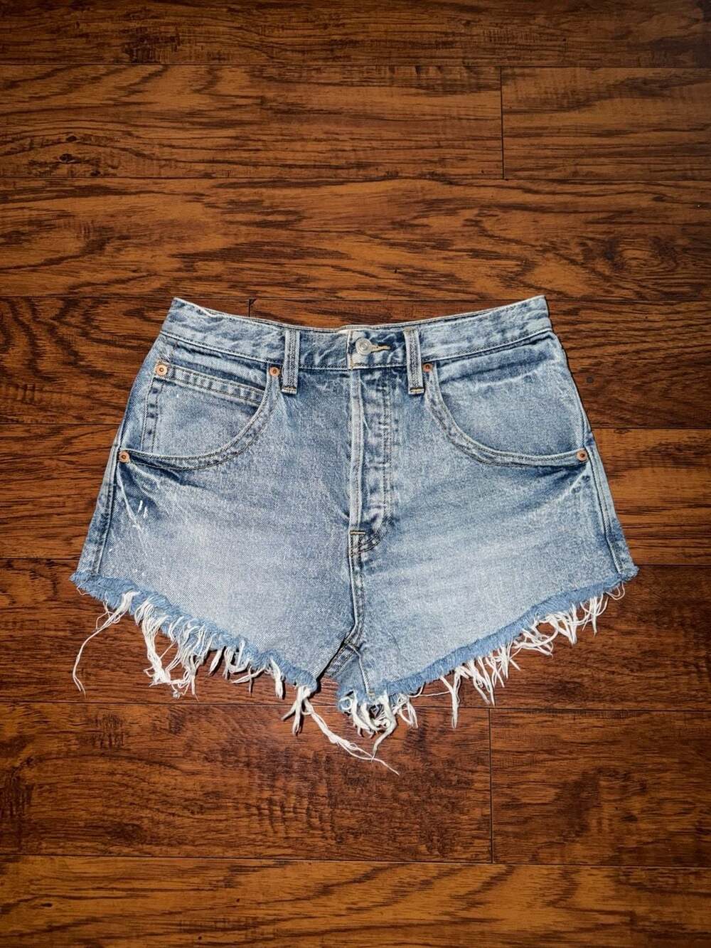 We The Free Size 27 Distressed Raw Hem Denim Shorts